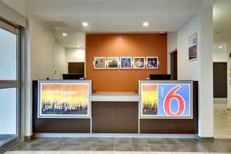 Lobby 4 Motel 6 Poplar Bluff, MO