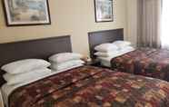 Bedroom 2 Parkway Inn Airport Motel Miami