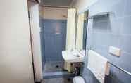 In-room Bathroom 4 Shortland Budget Accommodation