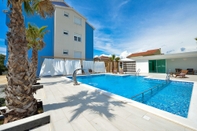 Swimming Pool Boutique Apartments Ad Astra