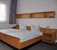 Bedroom 2 Hotel Zum Gruendle