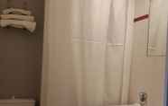 In-room Bathroom 4 Hotel Inn Design Laon