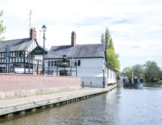 Exterior 2 The Boathouse & Riverside Rooms