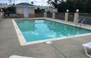 Swimming Pool 3 Regency Inn