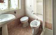 In-room Bathroom 2 Locanda Belvedere