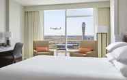 Bedroom 2 Calgary Airport Marriott In-Terminal Hotel