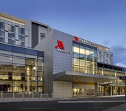 Exterior 3 Calgary Airport Marriott In-Terminal Hotel