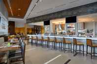 บาร์ คาเฟ่ และเลานจ์ Calgary Airport Marriott In-Terminal Hotel