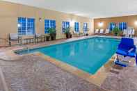 Swimming Pool La Quinta Inn & Suites by Wyndham Weatherford OK