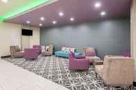 Lobby La Quinta Inn & Suites by Wyndham Weatherford OK