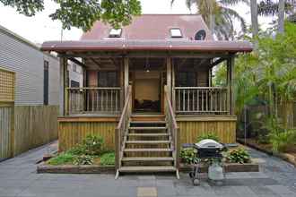 Exterior 4 A PERFECT STAY - Longhouse