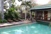 Kolam Renang Royal Game Guest House