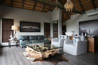 Ruang Umum Nambiti Hills Private Game Lodge