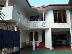 Exterior 4 White Villa