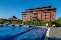 Swimming Pool Gracious Bagan Hotel