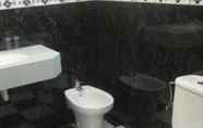 Toilet Kamar 3 Hotel Roma Reial