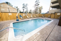 Swimming Pool Fairfield Inn & Suites by Marriott Savannah Midtown