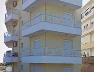 Bangunan 2 Yiannis Apartments