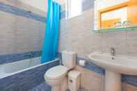 Toilet Kamar Yiannis Apartments