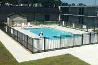 Swimming Pool Days Inn and Suites by Wyndham Oxford