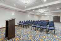 Functional Hall Days Inn and Suites by Wyndham Oxford