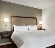 Bedroom 7 Hampton Inn & Suites St. Louis/Alton