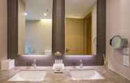 In-room Bathroom 4 Fraser Place Tianjin