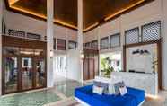 Lobi 4 akyra Beach Resort Phuket