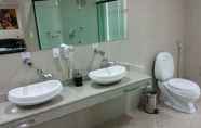 ห้องน้ำภายในห้อง 6 Munart Hotel
