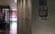 Lobi 7 Rock Star Hotel