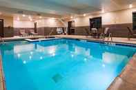 Swimming Pool Best Western Plus Overland Inn