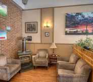 Lobi 6 Claymore inn & Suites