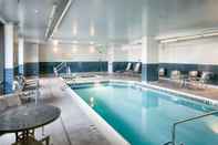 Swimming Pool Hampton Inn & Suites by Hilton Seattle/Northgate