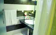 Toilet Kamar 4 Hotel One Abbottabad