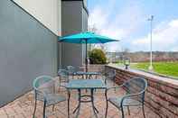 Common Space La Quinta Inn & Suites by Wyndham New Cumberland-Harrisburg