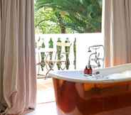 In-room Bathroom 3 Le Jardin Villa