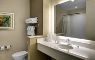 In-room Bathroom 4 Fairfield Inn & Suites Atlanta Stockbridge