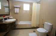ห้องน้ำภายในห้อง 6 Roshan Al Azhar Hotel