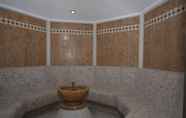 Toilet Kamar 7 Paradise Hotel & Wellness