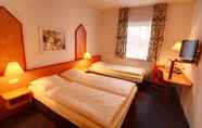 Bedroom 4 Hotel Montana Lauenau