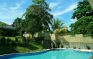 Kolam Renang 2 GDW Hotel & Cottage