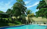 Kolam Renang 2 GDW Hotel & Cottage