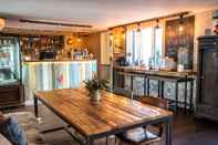 Bar, Kafe, dan Lounge SKYR Guesthouse