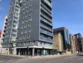 Exterior 4 Clyde Waterfront Apartments