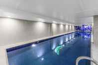 สระว่ายน้ำ Meriton Suites North Sydney