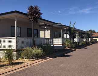 Exterior 2 Sundowner Cabin and Tourist Park