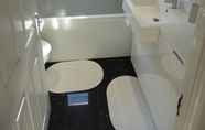 Toilet Kamar 6 Sunninghill Apartment