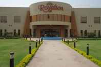 Exterior Royalton Hotel