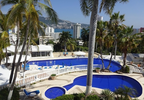 Swimming Pool Hotel Villavera