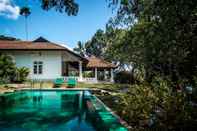 Swimming Pool VICTORIA GOLF RESORT SRI LANKA